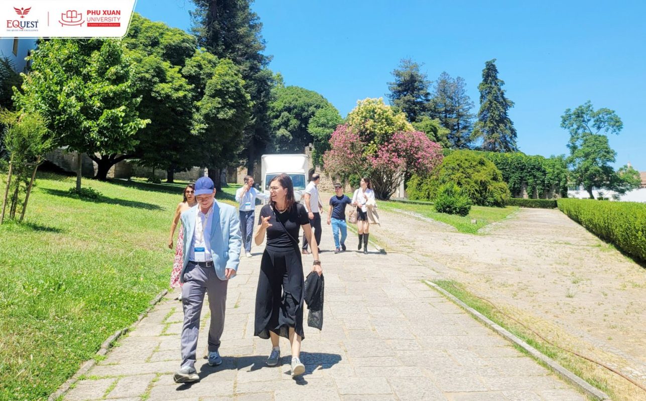 Đại diện Trường Đại học Phú Xuân tham dự hội thảo