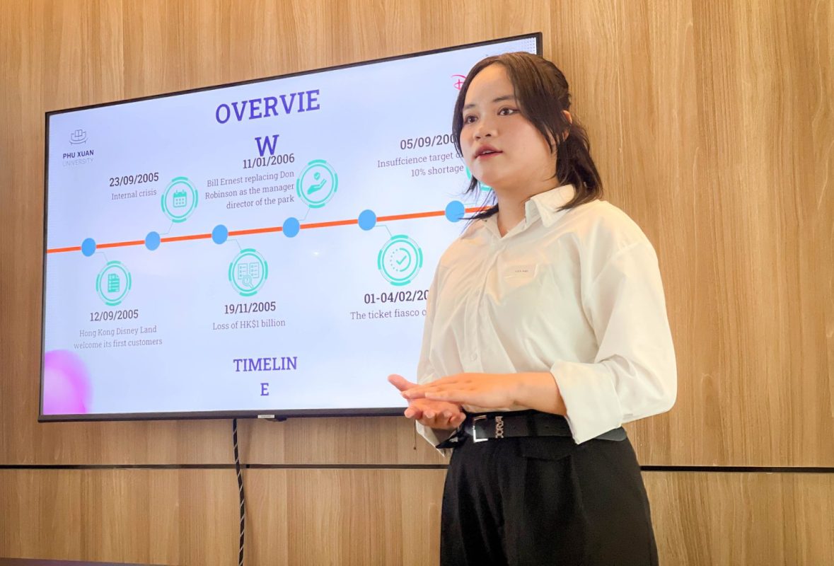 Đại diện sinh viên PXU trình bày dự án