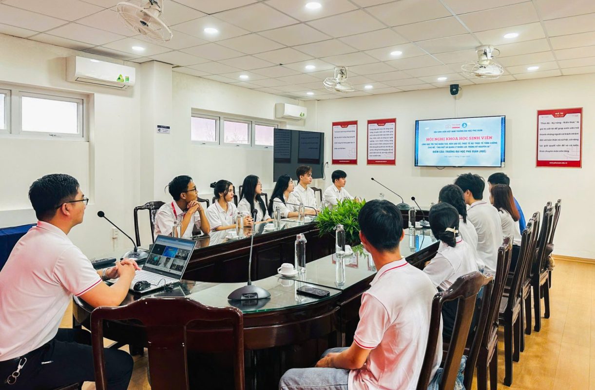 Giảng viên Trường Đại học Phú Xuân PXU nghiên cứu cập nhật liên tục chương trình học phù hợp xu thế