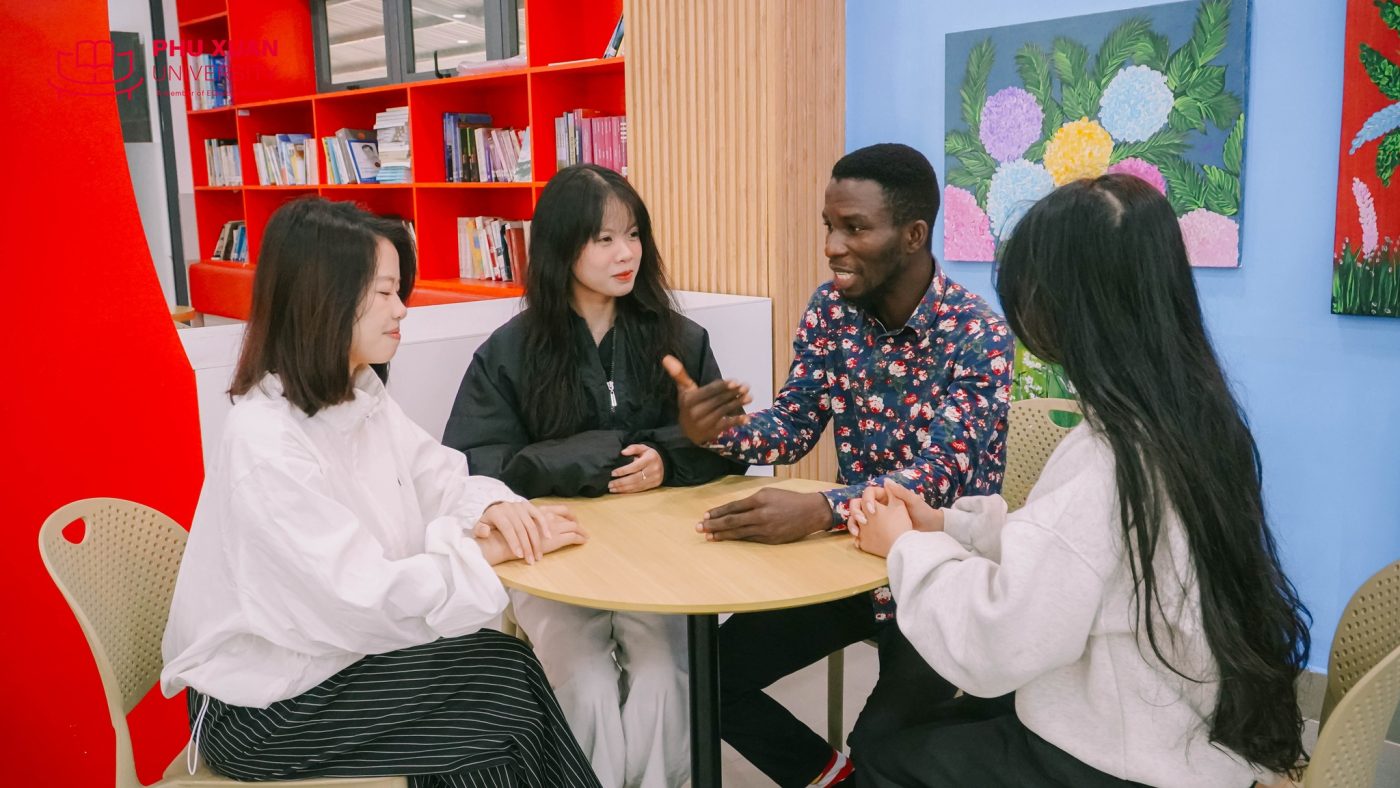 Học ngành ngôn ngữ Anh tại Trường Đại học PXU phát triển toàn diện kỹ năng, kiến thức