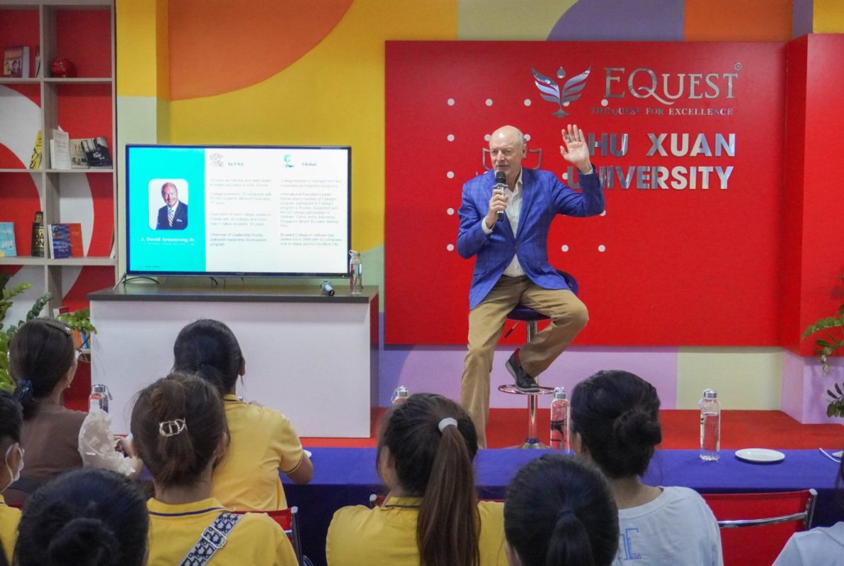 Học ngôn ngữ Anh tại Trường Đại học PXU dưới sự dẫn dắt của giảng viên là mentor đầu ngành