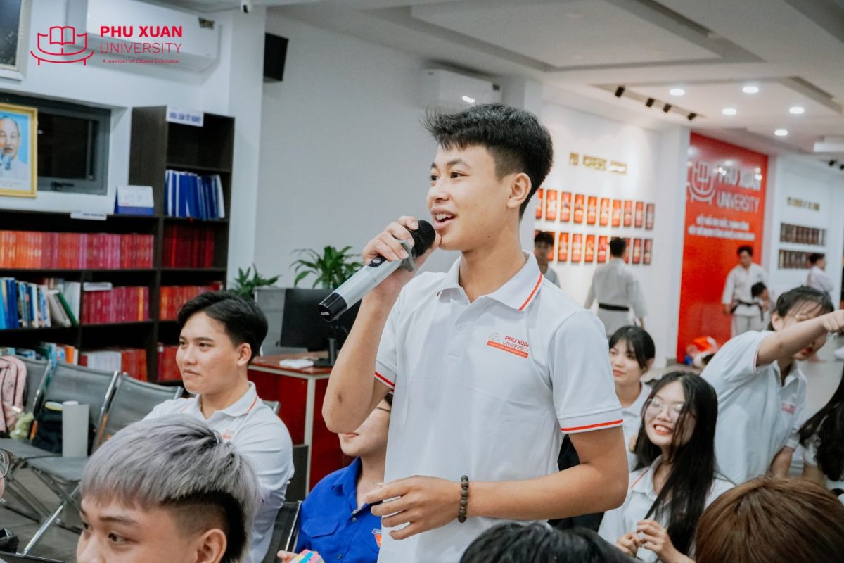 Lợi ích của việc học đại học là giúp mở rộng tư duy và thế giới quan