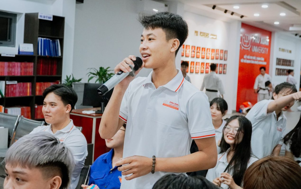 Lợi ích của việc học đại học là giúp mở rộng tư duy và thế giới quan