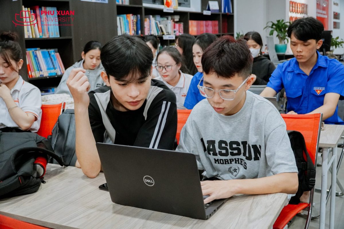 Thiếu kỹ năng tự học và tìm kiếm thông tin là những sai lầm sinh viên năm nhất thường mắc phải