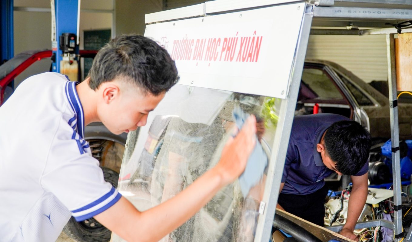 Sản phẩm do chính các bạn sinh viên ngành công nghệ kỹ thuật ô tô trường Đại học PXU chế tạo