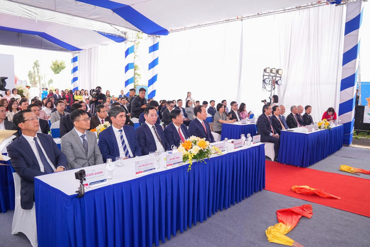 Các đại biểu tham dự lễ khởi công