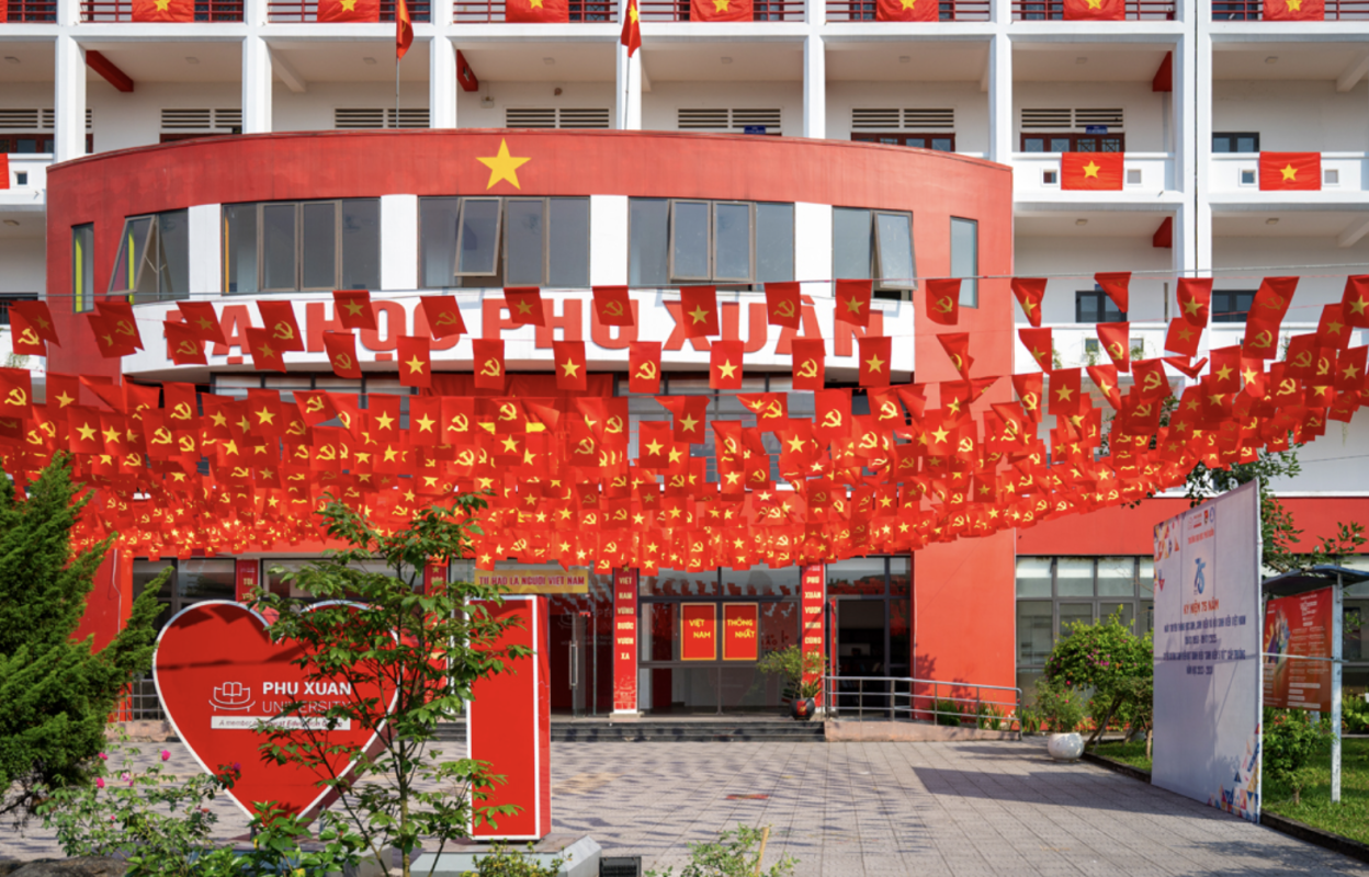 Điểm check in ngập sắc đỏ của lòng yêu nước tại Trường Đại học PXU