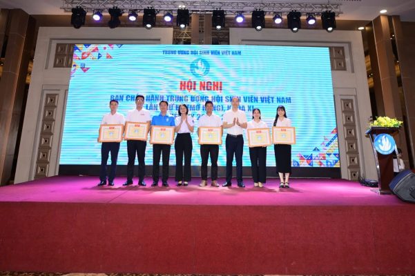 HỘI SINH VIÊN TRƯỜNG ĐẠI HỌC PHÚ XUÂN LẦN ĐẦU TIÊN LỌT TOP 15 ĐƠN VỊ DẪN ĐẦU PHONG TRÀO SINH VIÊN TOÀN QUỐC