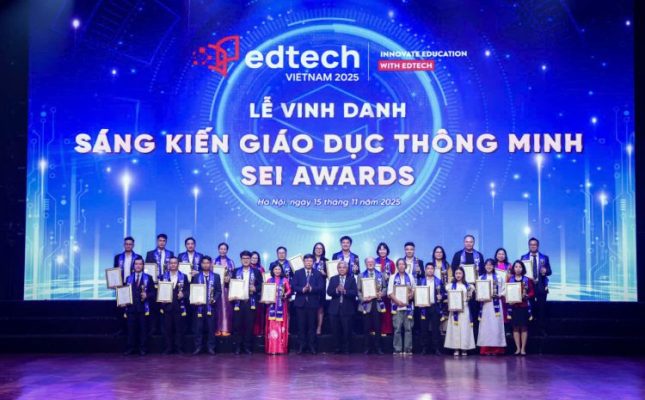 TRƯỜNG ĐẠI HỌC PHÚ XUÂN VINH DỰ ĐÓN NHẬN “CÚ ĐÚP” GIẢI THƯỞNG TẠI SEI AWARDS 2025