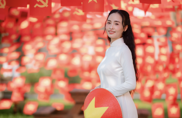 Điểm check in ngập sắc đỏ của lòng yêu nước tại Trường Đại học PXU Huế